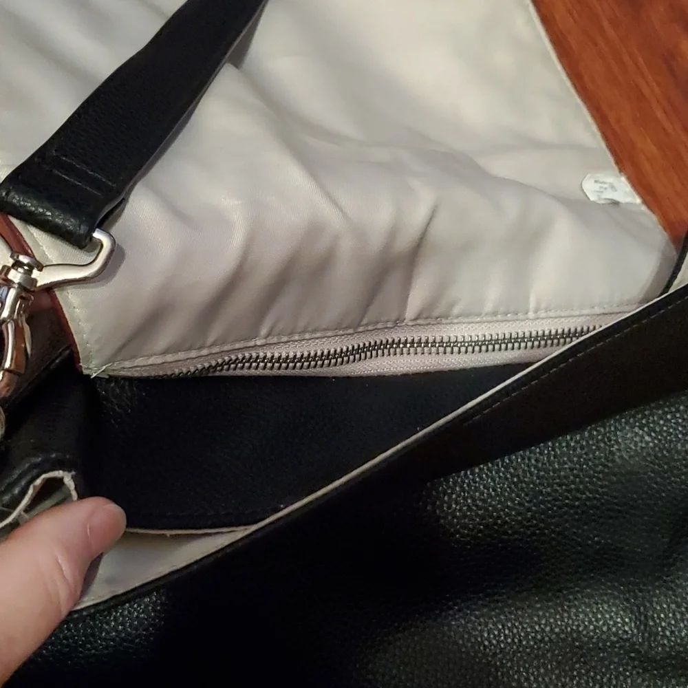 Thirty-one cross body purse bag -flaws Black Maroon
